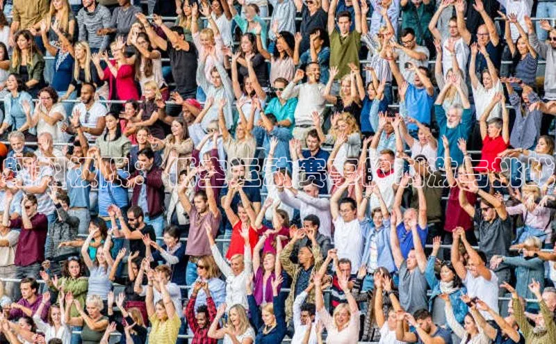 翱翔极限：低空运动赛事的刺激与挑战